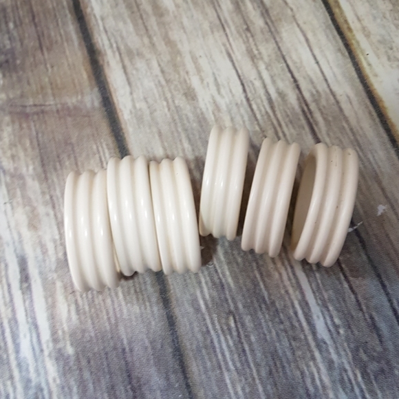 Vintage napkin rings set of 6 - Picture 2 of 5